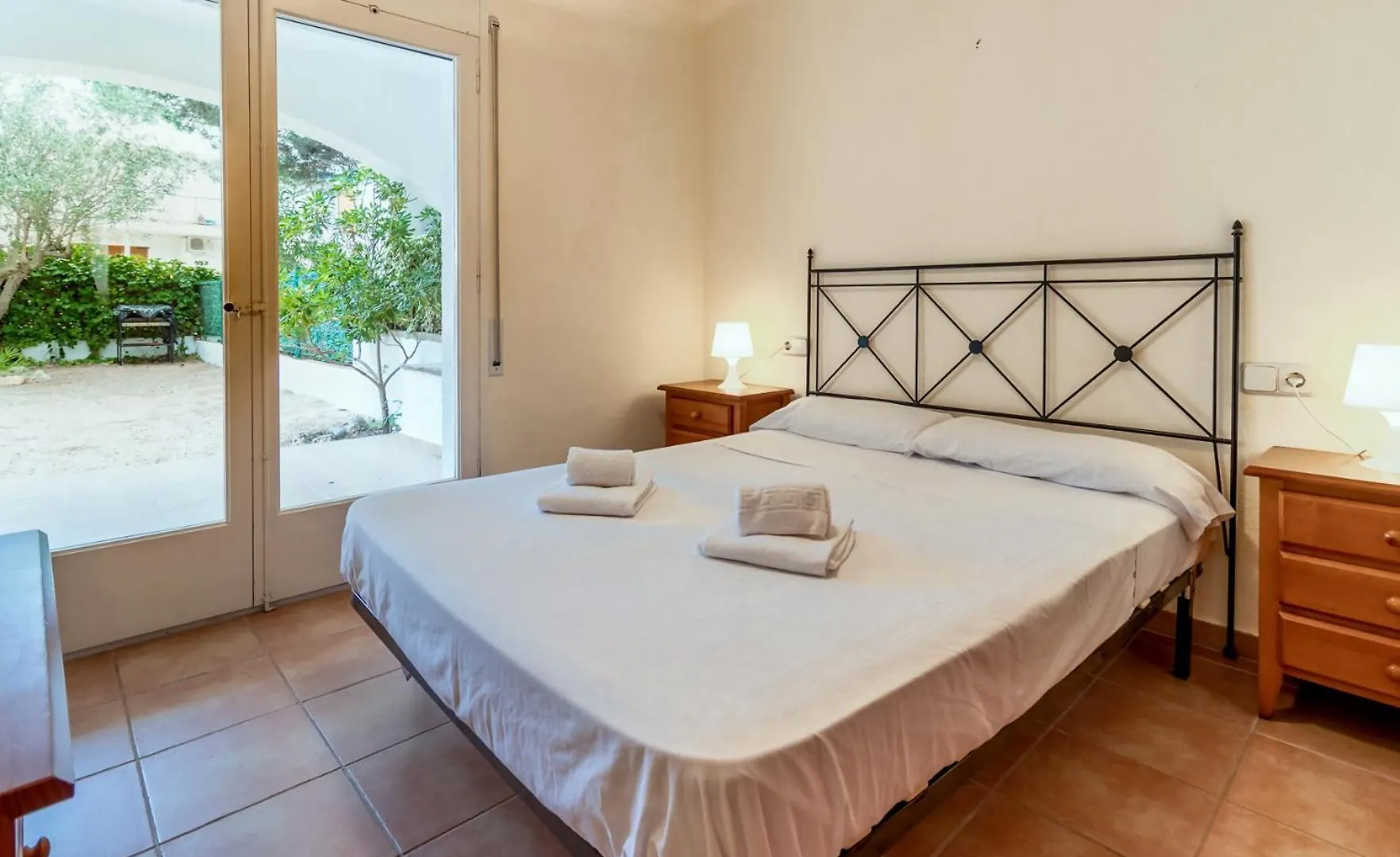 Sant Carles 26 Magnifico Apartamento Con Jardin Girona 0*,  Spain