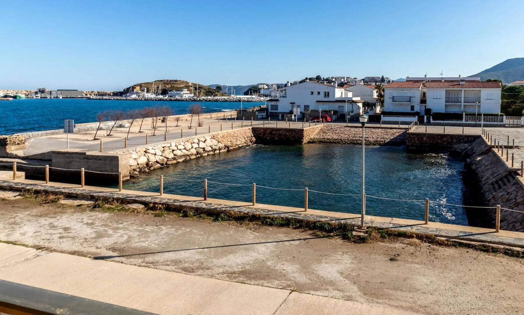 Apartment Sant Carles 26 Magnifico Apartamento Con Jardin Girona Spain
